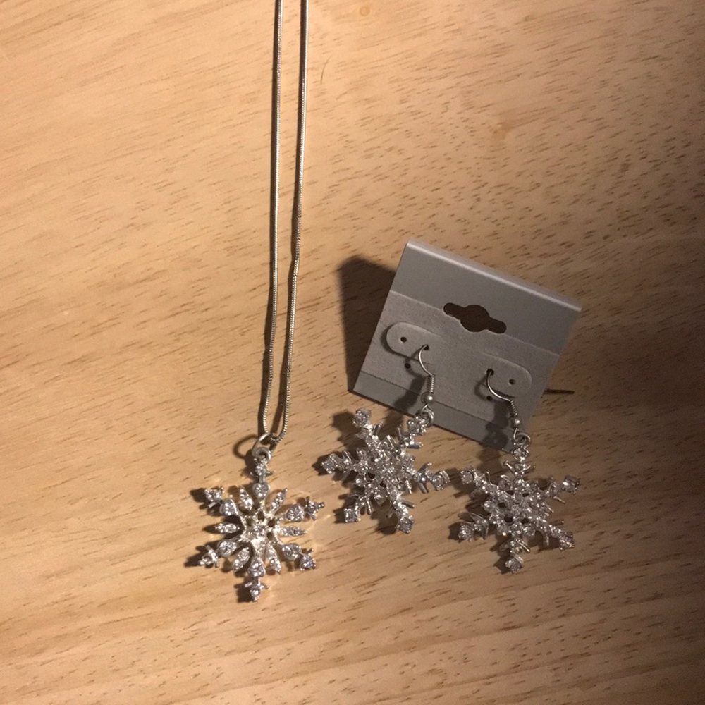 Snowflake matching set with earrings & Necklace